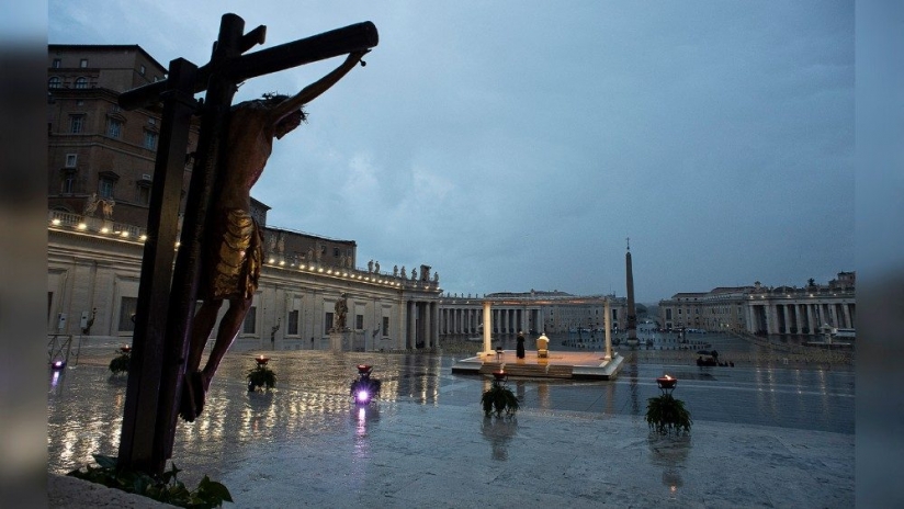 Papa Francesco prega per la fine della pandemia